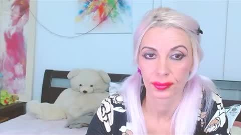 Snapshot of lillianasara chatting on October 5, 8:40 pm Lara online show from October 5, 8:40 pm