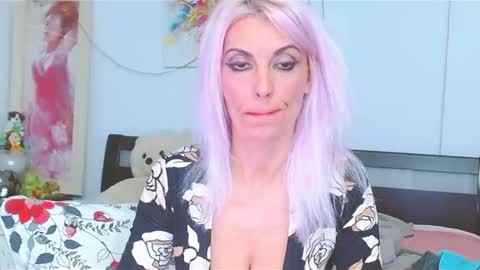 Snapshot of lillianasara chatting on October 9, 9:13 pm Lara online show from October 9, 9:13 pm