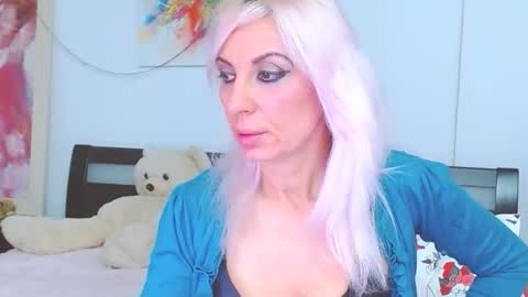 Snapshot of lillianasara chatting on October 16, 11:17 pm Lara online show from October 16, 11:17 pm