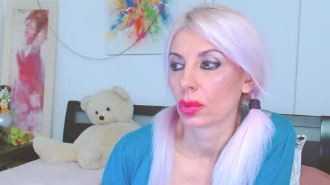 Snapshot of lillianasara chatting on October 25, 6:02 pm Lara online show from October 25, 6:02 pm