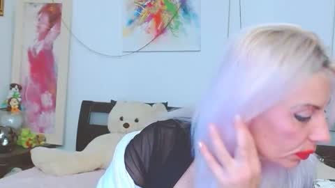 Snapshot of lillianasara chatting on November 1, 5:59 pm Lara online show from November 1, 5:59 pm