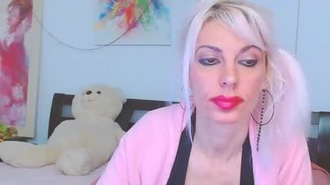 Lara online show from December 15, 1:32 am