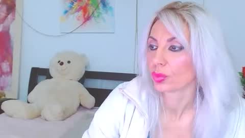 Snapshot of lillianasara chatting on February 14, 7:21 pm Lara online show from February 14, 7:21 pm