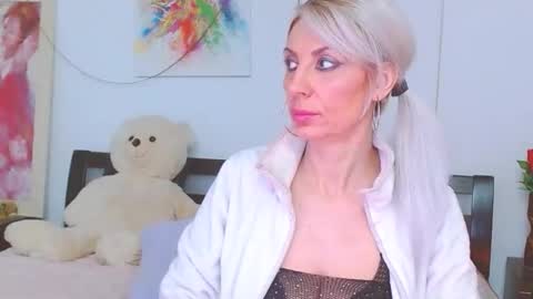 Snapshot of lillianasara chatting on February 15, 8:13 am Lara online show from February 15, 8:13 am