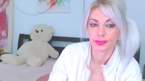 Snapshot of lillianasara chatting on February 15, 9:22 pm Lara online show from February 15, 9:22 pm