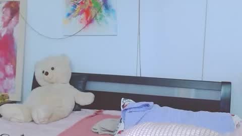 Snapshot of lillianasara chatting on February 20, 1:02 am Lara online show from February 20, 1:02 am