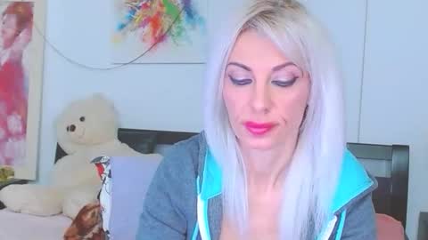Snapshot of lillianasara chatting on February 24, 11:25 pm Lara online show from February 24, 11:25 pm