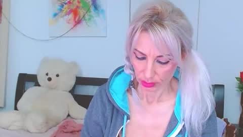 Snapshot of lillianasara chatting on February 26, 10:53 pm Lara online show from February 26, 10:53 pm