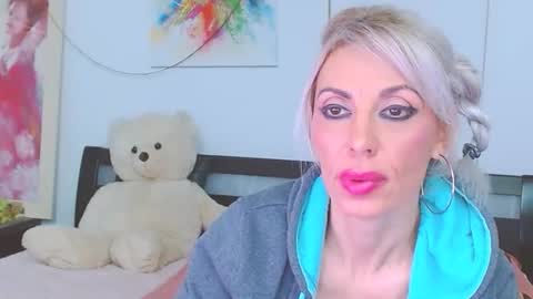 Snapshot of lillianasara chatting on February 28, 7:37 pm Lara online show from February 28, 7:37 pm