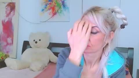 Snapshot of lillianasara chatting on March 3, 12:28 am Lara online show from March 3, 12:28 am