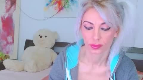 Snapshot of lillianasara chatting on March 8, 10:57 pm Lara online show from March 8, 10:57 pm