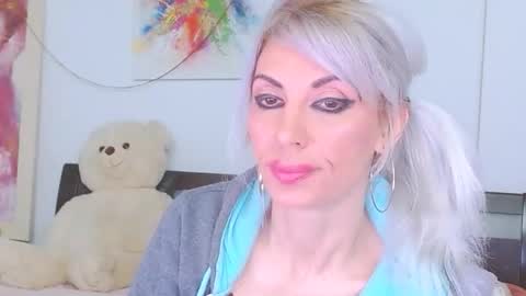 Snapshot of lillianasara chatting on March 9, 9:41 pm Lara online show from March 9, 9:41 pm