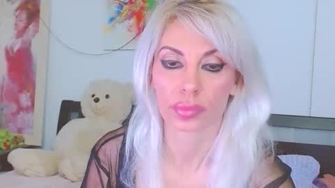 Snapshot of lillianasara chatting on April 4, 7:11 pm Lara online show from April 4, 7:11 pm