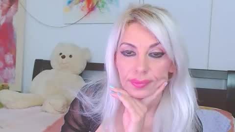Snapshot of lillianasara chatting on April 11, 10:03 pm Lara online show from April 11, 10:03 pm
