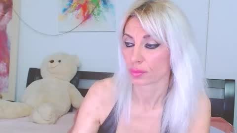 Snapshot of lillianasara chatting on April 19, 5:56 pm Lara online show from April 19, 5:56 pm