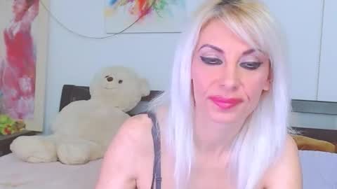 Snapshot of lillianasara chatting on April 24, 7:49 pm Lara online show from April 24, 7:49 pm