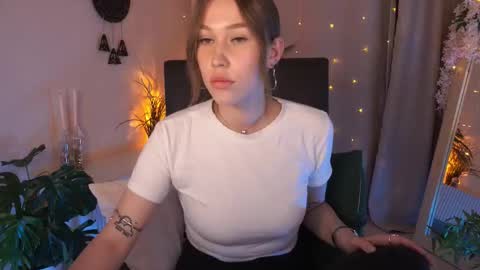 Snapshot of lilliandiaz chatting on October 8, 6:44 am Lilian online show from October 8, 6:44 am