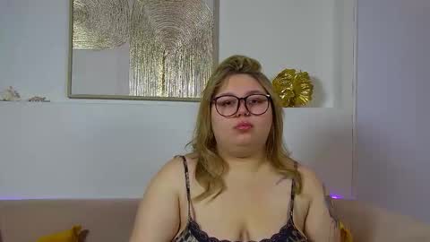 LillianHaig online show from November 24, 6:35 am