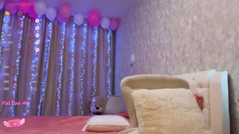 Snapshot of lilliasweety chatting on December 15, 3:56 am Lara Angel online show from December 15, 3:56 am