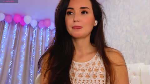 Snapshot of lilliasweety chatting on December 17, 3:06 am Lara Angel online show from December 17, 3:06 am