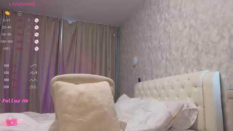 Snapshot of lilliasweety chatting on October 11, 3:17 am Lara Angel online show from October 11, 3:17 am