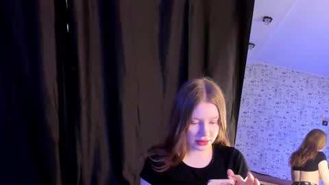 Snapshot of lillie_berry chatting on October 4, 4:43 am lillie_berry online show from October 4, 4:43 am