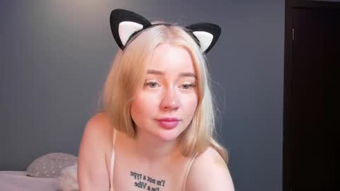 lillie_berry online show from April 30, 5:14 am