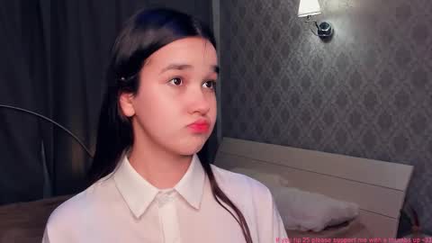 Celina Lillie online show from December 18, 9:21 pm