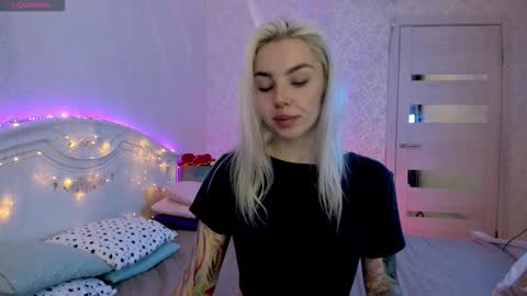 LilliMoore online show from October 6, 11:35 pm