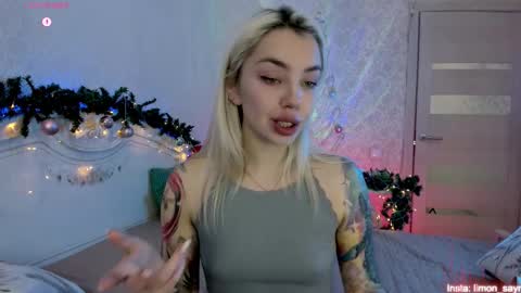 LilliMoore online show from December 14, 1:55 am