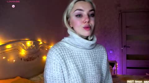 LilliMoore online show from March 8, 2:04 am