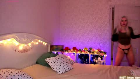 LilliMoore online show from May 17, 12:08 am