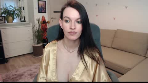 Snapshot of lilliyves chatting on July 6, 6:32 pm lilliyves online show from July 6, 6:32 pm