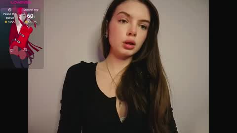 Snapshot of lillly_meow_ chatting on April 3, 7:23 pm Lilia online show from April 3, 7:23 pm