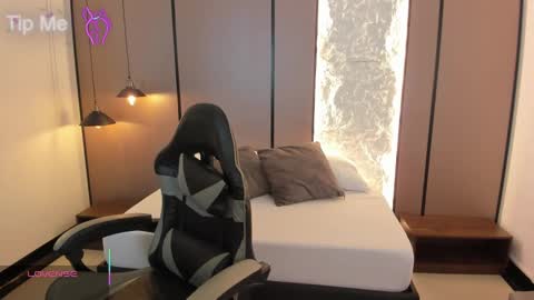 L I L L Y online show from October 13, 12:05 pm