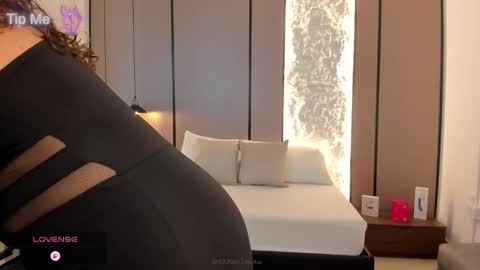 L I L L Y online show from March 19, 12:31 pm