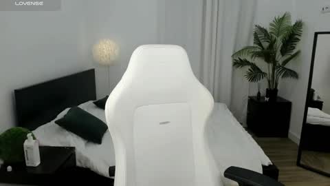 Lilly Colins online show from December 24, 7:22 pm