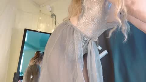 Snapshot of lilly_cooperr534616 chatting on February 1, 9:11 am Lilly online show from February 1, 9:11 am