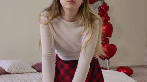 Snapshot of lilly_eyes chatting on March 31, 1:44 pm Lilly online show from March 31, 1:44 pm