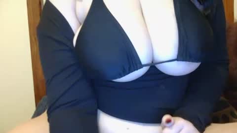 Snapshot of lillycat_meow chatting on January 16, 3:05 pm Lilly online show from January 16, 3:05 pm