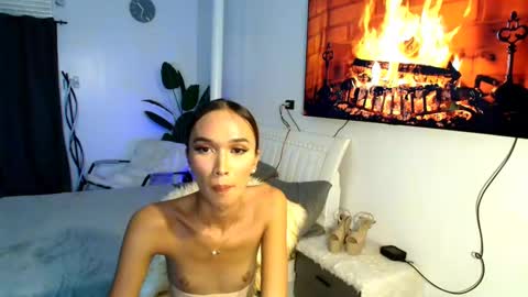 lillyholland online show from February 14, 2:33 pm