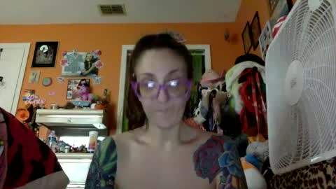 Snapshot of lillylushabae chatting on September 10, 9:59 pm hi guys im back on here 3 online show from September 10, 9:59 pm