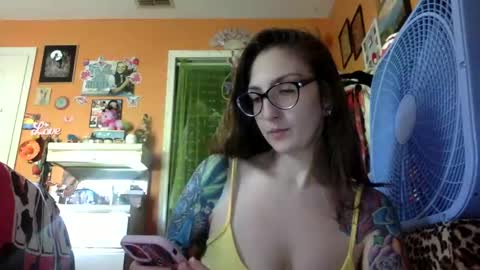 Snapshot of lillylushabae chatting on October 1, 7:09 pm hi guys im back on here 3 online show from October 1, 7:09 pm