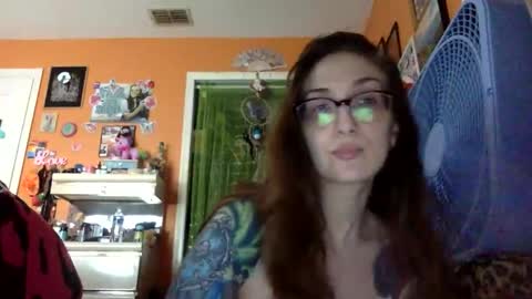 hi guys im back on here 3 online show from February 18, 7:43 pm