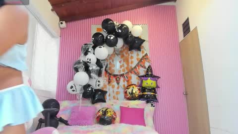 Snapshot of lillyy16 chatting on October 21, 11:00 am lillyy16 online show from October 21, 11:00 am