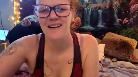 Snapshot of lilmizztwizid chatting on April 4, 1:59 am LilMizzTwizid online show from April 4, 1:59 am