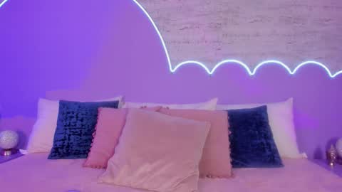 Lilou online show from November 14, 12:15 pm