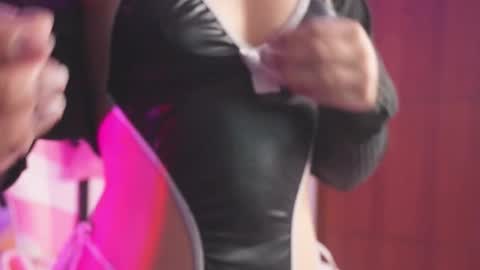 Lilou online show from February 25, 12:04 pm