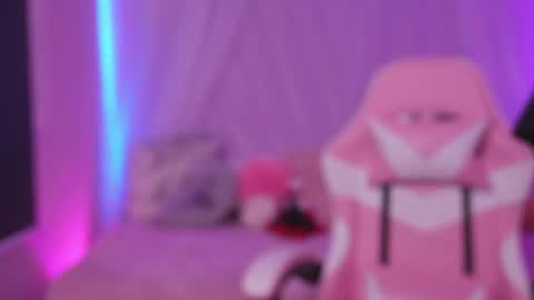 Lilou online show from May 18, 1:39 pm