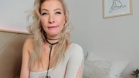 Snapshot of liloukatt chatting on January 16, 9:27 am Lilou online show from January 16, 9:27 am